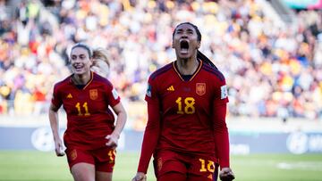 WELLINGTON (NUEVA ZELANDA), 11/08/2023.-La delantera de la selección española Salma Paralluelo (18), junto a su compañera Alexia Putellas (11), muestra su alegría tras marcar gol en la prórroga durante el partido de cuartos de final de la Copa Mundial Femenina de la FIFA 2023 entre España y Holanda en Wellington, correspondiente a los cuartos de final del mundial femenino en Australia y Nueva Zelanda. EFE / RFEF SOLO USO EDITORIAL/SOLO DISPONIBLE PARA ILUSTRAR LA NOTICIA QUE ACOMPAÑA (CRÉDITO OBLIGATORIO)