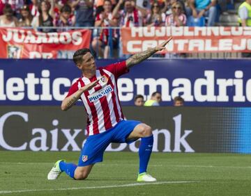 Torres, in full Kiko-celebration mode, after scoring in the final football match to be played at the Calderón on 28th May 2017.