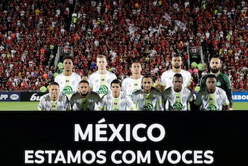 Los futbolistas del Chapecoense, que hace unos meses vivieron una terrible tragedia, también mostraron su apoyo al país.