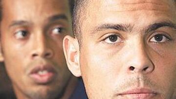 <b>COMPAÑEROS. </b>Ronaldinho y Ronaldo, en Guayaquil. Dentro de tres días se enfrentan en el Camp Nou.