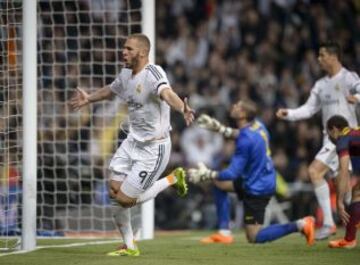 1-1. Benzema celebra el gol del empate.