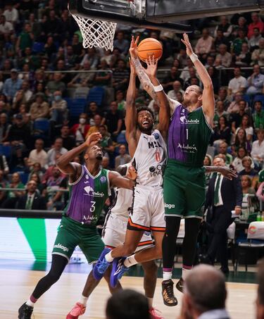 El Unicaja, práctico y poco brillante, impone su jerarquía al Le Mans