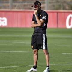 Vicente Moreno: "Es ilusionante que el Valencia sea el rival en nuestra primera salida"