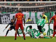 Luis Rioja marca el 0-1.