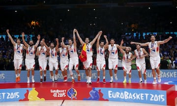 La selección española de baloncesto derrotó a Francia en semifinales con una brillante actuación de Pau Gasol. La final fue frente a Lituania venciéndola por 80-63 y convirtiéndose, por tercera vez en sus historia, campeón de Europa.