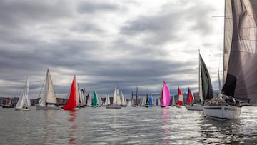 Volvió el encanto de la Regata del Gallo con 75 barcos bajo el Puente Colgante