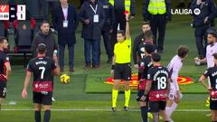 Muriqi pierde la cabeza con una acción feísima