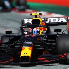 Checo Pérez supera a los Mercedes y largará tercero en Austria
