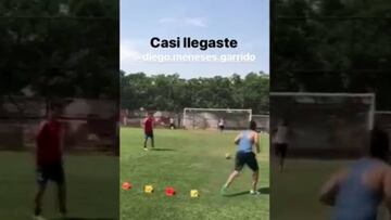 Los 2 golazos que hizo Hans Mart¨ªnez en su entrenamiento
