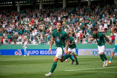 El delantero del Racing de Ferrol firmó uno de los dobletes de la jornada. Ante un rival que ha llegado a la categoría para aspirar a todo. El delantero del equipo ferrolano de-muestra que tiene olfato goleador.
