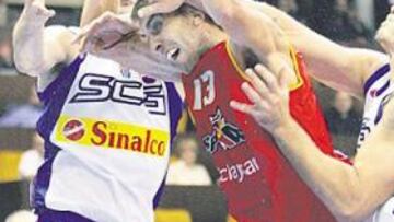 <b>IMPARABLE. </b>De Miguel abatió a todas las torres serbias. Ni la contundencia de Rebraca pudo frenarle.