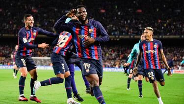 2-1. Franck Kessié celebra el segundo gol que marca en el minuto 91.