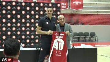 Luis Scola, presentado con el EA7 Milano