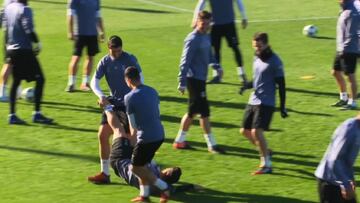 Morata and Vazquez team up to chuck 'injured' Asensio off the pitch