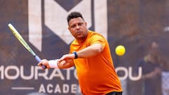 Ronaldo Nazário jugando al tenis.