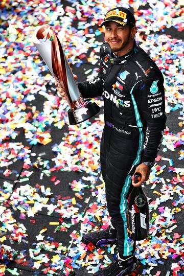 Lewis Hamilton conquistó en el Gran Premio de Turquía su séptimo título mundial de F1 e igualó en palmarés a la leyenda de Michael Schumacher.