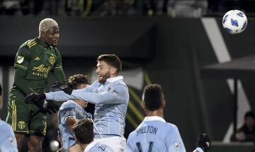 Dairon Asprilla hizo un remate de cabeza en la recta final del primer tiempo pero no causó mayor daño en la meta de Melia. 