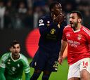El Benfica salva los muebles ante una Juventus en constante naufragio