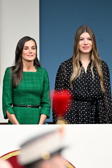 Letizia Ortiz, reina consorte de España y Sofía de Borbón, infanta de España.