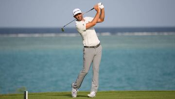 Dustin Johnson se luce en la segunda vuelta en Arabia