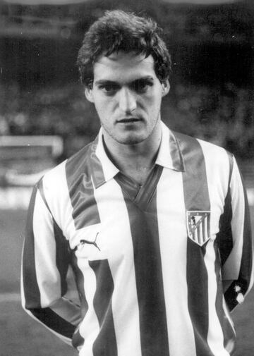 Se forjó en la cantera de Lezama, pero no sería hasta octubre de 1983 cuando debuta en Primera División con el Athletic de Bilbao, a final de la temporada 1983-84 ficha por el Racing de Santander. En 1986 ficha por el Atlético de Madrid donde no tuvo muchas oportunidades.