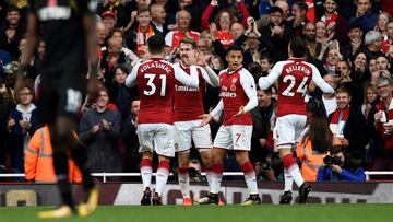Alexis y Arsenal se instalan en puestos de Champions League