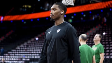 Lonnie Walker IV en el calentamiento previo a su debut en la Euroliga con el Zalgiris Kaunas en Múnich.