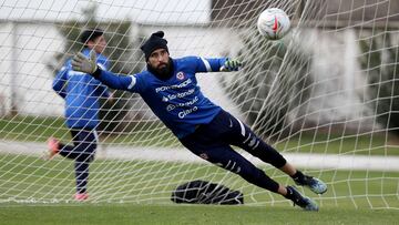 Claudio Bravo, con Chile. 