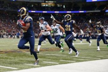 Los Rams llevan unos a?os que solo hacen una cosa bien: ganar a los gallitos de su divisi¨®n cuando se van de paseo a St. Louis. Y ahora que lo pienso, si los Seahawks quieren empezar a hacer las cosas bien cuanto antes, deber¨ªan replantearse ya su postura con Chancellor. Este domingo tienen que jugar en Green Bay, y empezar 0-2 es peligroso incluso en una NFC Oeste devaluada.