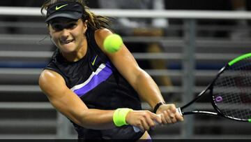 Marta Custic avanza tras apear a Parry, segunda favorita