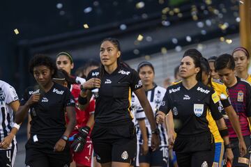 El Clásico Regio entre las Felinas de Tigres y las Rayadas de Monterrey regaló un emocionante empate a 2, con remontada, penal incluido y marca de asistencia con más de 37,500 asistentes.