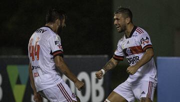 Isla brilla en su primer duelo como titular en el Flamengo