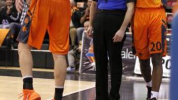 Justin Doellman celebra con Oliver Lafayette una canasta ante el Alba Berlin en cuartos.