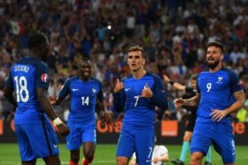 Griezmann celebrates his second goal of the match.