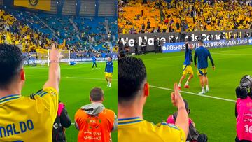 El gracioso encuentro de Cristiano Ronaldo con su doble en pleno partido