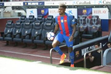 El francés fue aclamado por los aficionados que estuvieron presentes en el Camp Nou.
