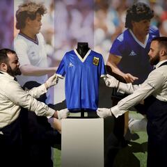 Precio récord por la camiseta de la ‘Mano de Dios’