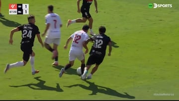 Suazo vive su peor jornada y el final es catastrófico para el Sevilla: tres goles en diez minutos
