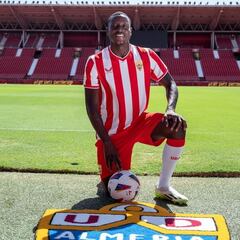 El Almería presenta a Lopy como una “roca”