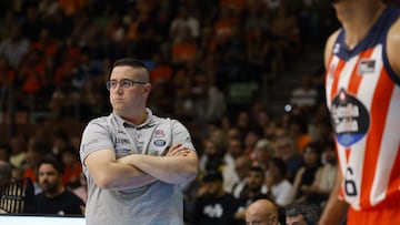 Diego Epifanio, entrenador del Leyma Coruña, durante el amistoso ante el Oporto.
