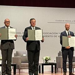 Gobierno de Venezuela y opositores firman memorándum de entendimiento