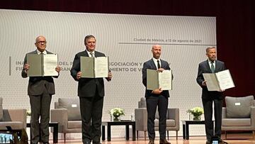 Gobierno de Venezuela y opositores firman memorándum de entendimiento