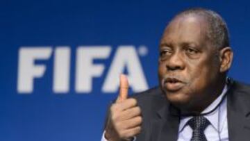 Hayatou se apunta a darle a Messi el Balón de Oro el lunes