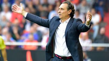 Cesare Prandelli durante un partido entre Valencia y Barcelona de la Liga Santander. 