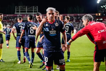 Otros dos tantos metió Yeremay ante el Albacete. ¡Vaya par de extremos que tiene el Deportivo! En su caso, mostró un olfato goleador exquisito, con dos definiciones preciosas. La primera, con un zurdazo al palo corto; y la segunda, tras robo y larga carrera. Jugadorazo mayúsculo.