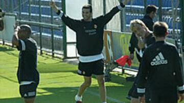 <b>BUEN AMBIENTE</B>. La holgada victoria ante el Genk les ha llenado de alegría a los madridistas. Así se refleja en el entrenamiento matinal.