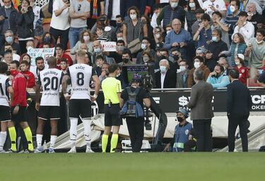 Osasuna piensa en Europa, el Valencia, sólo en la Copa