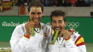 Rafa Nadal y Marc L&oacute;pez, con el oro de R&iacute;o.