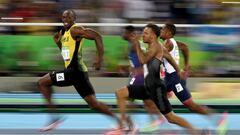 Tomada por el fotógrafo Cameron Spencer en los Juegos Olímpicos de 2016 en Río, la reacción descarada de Usain Bolt mientras lideraba a sus rivales en los 100 metros es un ejemplo clásico de tiempo de fracción de segundo y la extraordinaria habilidad del hombre detrás de la lente para capturar un momento que quedará grabado para siempre en nuestros recuerdos. Es interesante notar que esta no fue la competencia final del evento, pero sí un momento de oro durante la semifinal y este tiro resume todo sobre Bolt, el artista y el legendario atleta.