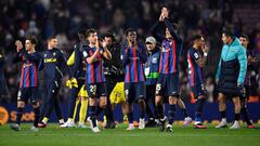 Barcelona's players celebrate their victory at the end of the Spanish League football match between FC Barcelona and Cadiz CF at the Camp Nou stadium in Barcelona, on February 19, 2023. (Photo by Pau BARRENA / AFP)